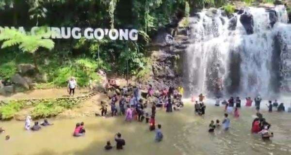 Curug Goong Diserbu Wisatawan! Air Sejuk dari Gunung Pulosari Jadi Daya Tarik saat Libur Panjang