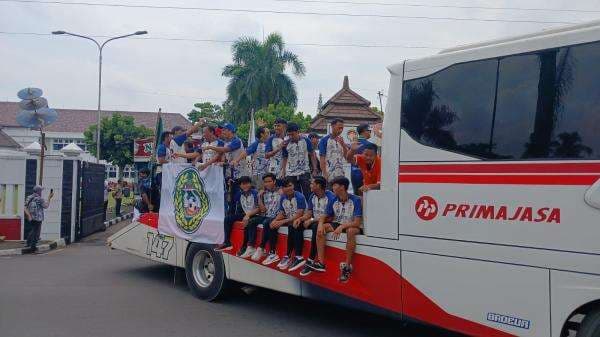 Arak-arakan Persikotas FC Tasikmalaya Usai Raih Juara Ketiga di Liga 4 Seri 2 Jawa Barat 2024 Arak-arakan Persikotas FC Tasikmalaya Usai Raih Juara Ketiga di Liga 4 Seri 2 Jawa Barat 2024