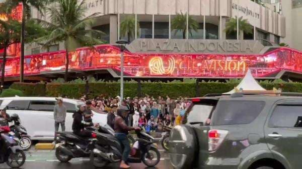 Ribuan Pengunjung Serbu Bundaran HI Jelang Pergantian Tahun