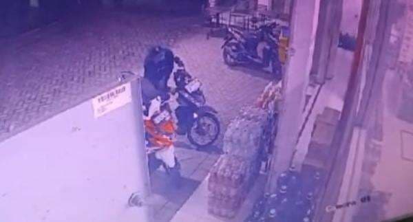 Jelang Lebaran Maling Gentayangan di Jombang, Gagal Mencuri Motor di Parkiran Minimarket