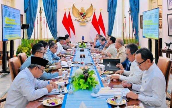 Prabowo Perintahkan Pratikno Jadi Koordinator Percepatan Penanganan Bencana di Sumatera