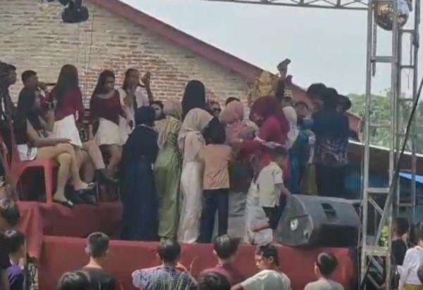 Gara-Gara Sound Horeg, Ratusan Tawon Vespa Mengamuk Serang Hajatan di Lampung Gara-Gara Sound Horeg, Ratusan Tawon Vespa Mengamuk Serang Hajatan di Lampung