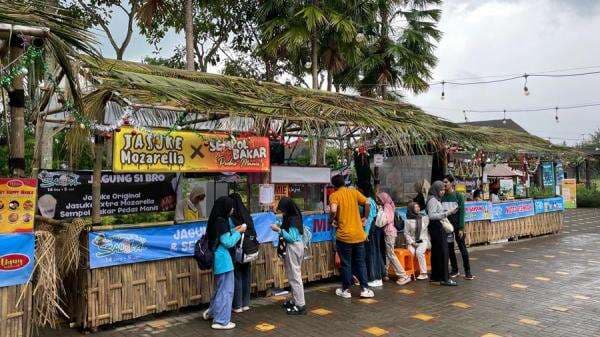 Kuliner Tradisional Sambut Natal di Wisata Saloka, Harga Mulai Rp13 Ribu Kuliner Tradisional Sambut Natal di Wisata Saloka, Harga Mulai Rp13 Ribu