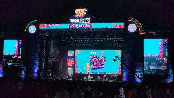 Malam Tahun Baru 2026, Pengunjung Padati TMII Nikmati Sorak Sorai Festival