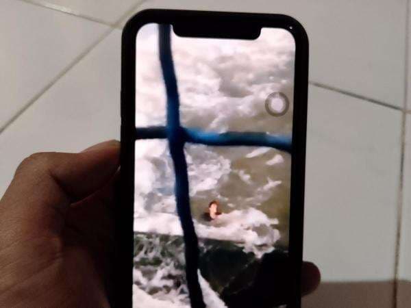 Detik-detik Seorang Pria Loncat ke Sungai Brantas Rolak Songo Mojokerto, Hilang Terseret Arus