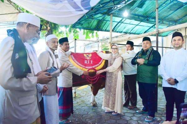 Bupati Lumajang Serahkan Sapi Kurban Presiden Prabowo untuk Warga Lumajang