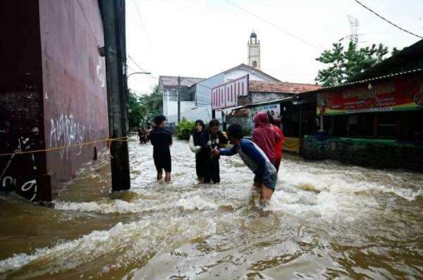 114 RT dan 15 Ruas Jalan di Jakarta Masih Terendam Banjir