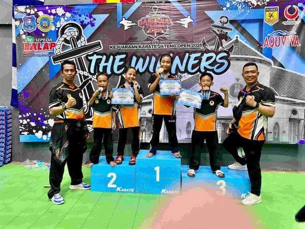 Top! Siswa SD Negeri 02 Pebatan Brebes Borong Medali di Karate Jateng Open Danlanal Tegal Cup 2025