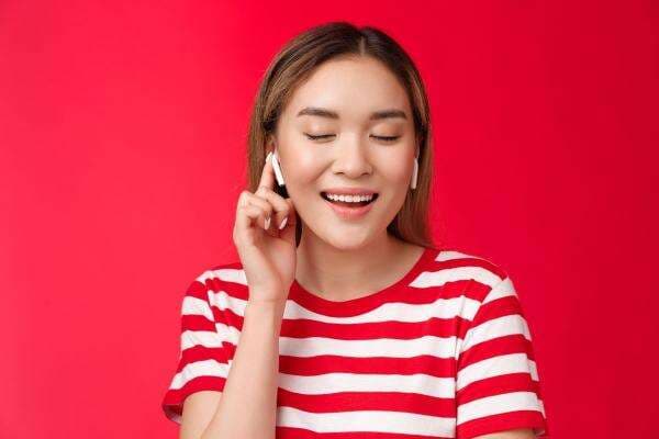 Airpods dan Earbuds Bluetooth Bisa Picu Kanker? Ini Penjelasan Ahli Saraf