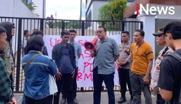 Sambangi Kejati Sulsel, Mahasiswa Soroti Dugaan Korupsi Proyek Jalan Sabang-Tallang di Luwu Utara Sambangi Kejati Sulsel, Mahasiswa Soroti Dugaan Korupsi Proyek Jalan Sabang-Tallang di Luwu Utara