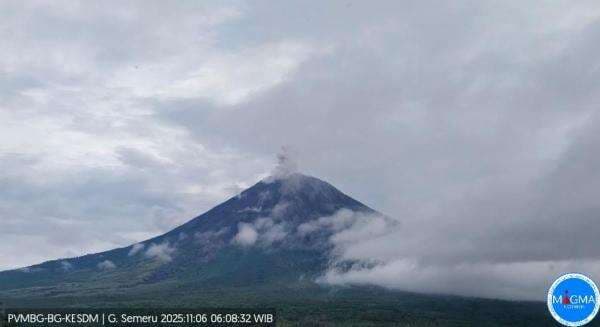 Gunung Semeru Meletus Lontarkan Abu Vulkanik Setinggi 1.000 Meter