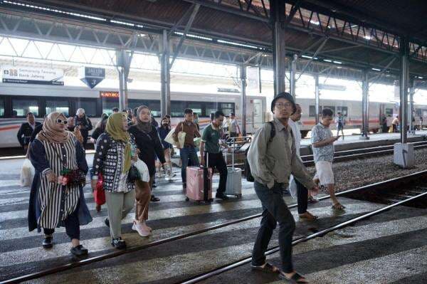 Long Weekend Waisak, KAI Tambah Kursi di KA Argo Sindoro hingga Kaligung