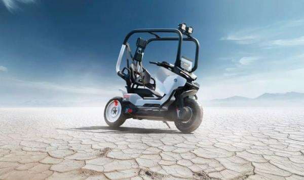 BMW Kenalkan Skutik Futuristik  Dilengkapi Atap agar Tidak Kehujanan