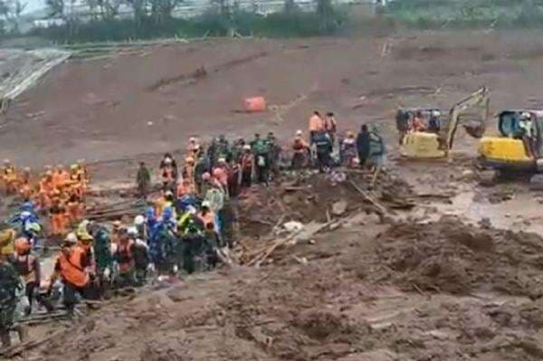 Kementerian PU Kerahkan Alat Berat hingga Pompa untuk Tangani Longsor Cisarua Bandung Barat