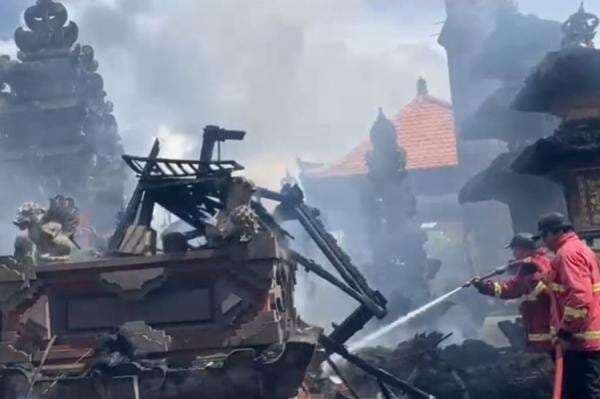 Kebakaran Pura Panti Pasek Gegel di Gianyar Bali, 6 Bangunan Dilahap Api