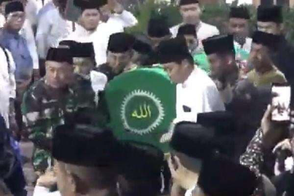 Jenazah KH Amal Fathullah Zarkasyi akan Dimakamkan di Pemakaman Keluarga Pondok Gontor