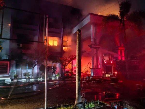 Fakultas Kesehatan Masyarakat Unand terbakar