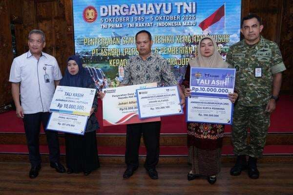 TNI Serahkan Santunan ke Ahli Waris 3 Prajurit Gugur saat HUT ke-80, Segini Besarannya TNI Serahkan Santunan ke Ahli Waris 3 Prajurit Gugur saat HUT ke-80, Segini Besarannya