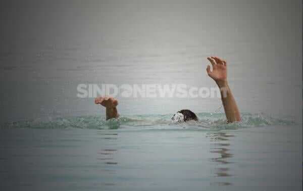 Dihantam Ombak, Perahu Ditumpangi Tiga Orang Nelayan Tenggelam