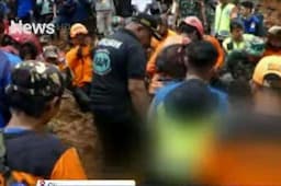 Longsor Cilacap: 9 Anjing Pelacak dan 9 Alat Berat Dikerahkan Cari 18 Korban Hilang