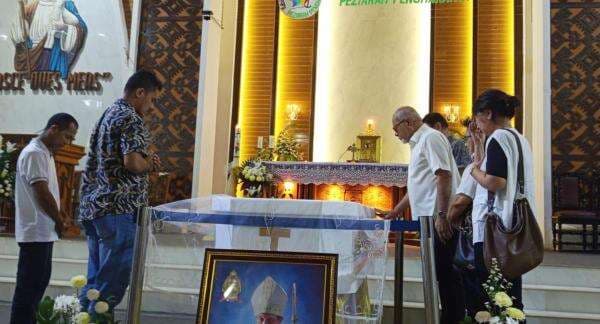 Penghormatan Terakhir Untuk Uskup Emeritus Petrus Turang, Paul Lianto: Beliau Bapak bagi Semua Umat