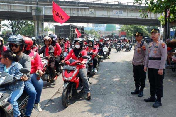 Ratusan Buruh Jepara Dikawal Ketat Polisi, Ikut Demo May Day di Semarang