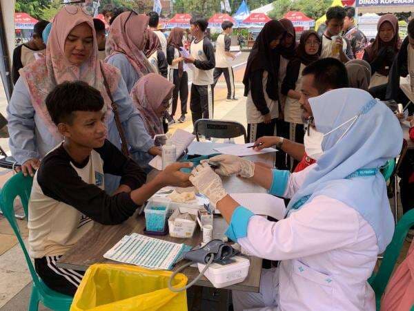 Meriahkan HUT Karawang, RS Hastien Buka Layanan Cek Kesehatan Gratis di Lokasi Bazar UMKM