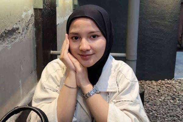 Bobotoh Cantik Nazwaa Saqinaa Prediksi Persib Bandung Hajar Madura United 3-0 di Super League 2025-2026 Malam Ini!