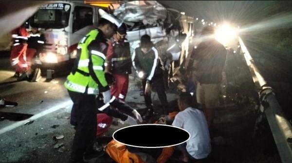 Hiace Tabrak Truk di Tol Pekanbaru 5 Orang Tewas, Ini Kronologi Lengkapnya!