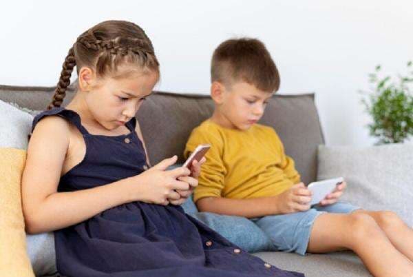 5 Cara Bijak Mengatur Penggunaan Gadget pada Anak