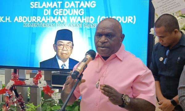 Alasan Natalius Pigai Usul Jabatan Utama Polri Bisa Diisi Sipil