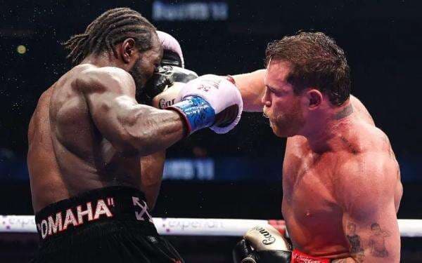 Pukulan Canelo Tak Sekeras yang Diharapkan Crawford, Bud: Lebih Keras Kavaliauskas