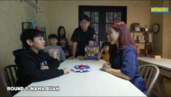 Sombong Menang Terus, Azia Dihadang Perwakilan Mister Maniak