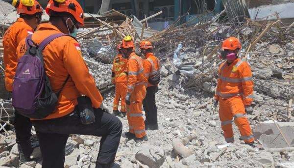 Tim SAR Evakuasi 4 Potongan Tubuh dari Reruntuhan Ponpes Al Khoziny