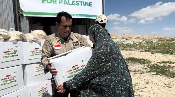 90 Ton Bahan Pokok dan Satu Unit Ambulans Disalurkan Dompet Dhuafa Untuk Warga Gaza