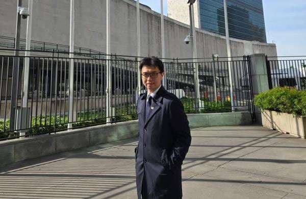 Prof. Ariawan Gunadi Raih Penghargaan &#039;Inspiring Young Leader in Education and Law&#039;