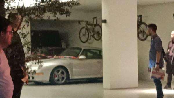 Geledah Rumah Silmy Karim, KPK Segel Mobil Mewah