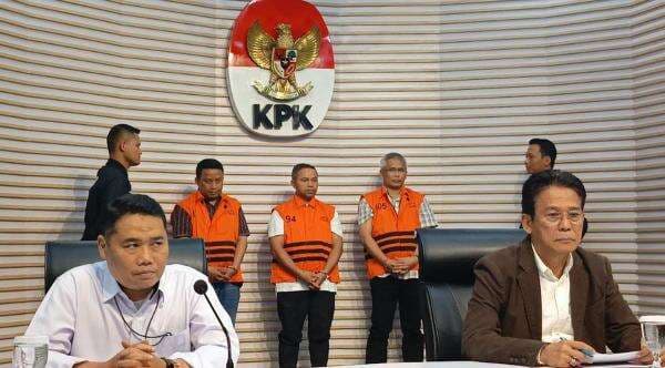 Manuver Gubernur Riau Perintahkan Bawahan Harus Tegak Lurus pada Satu 'Matahari'