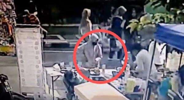 Terekam CCTV, Perempuan Gentayangan Ambil Uang Pedagang di CFD Alun-alun Bojonegoro