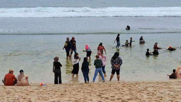 Pantai Gunungkidul Dipadati Wisatawan Libur Tahun Baru