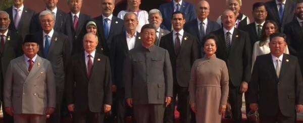 Prabowo Hadiri Parade Militer China, Berdiri Sejajar dengan Putin hingga Kim Jong Un