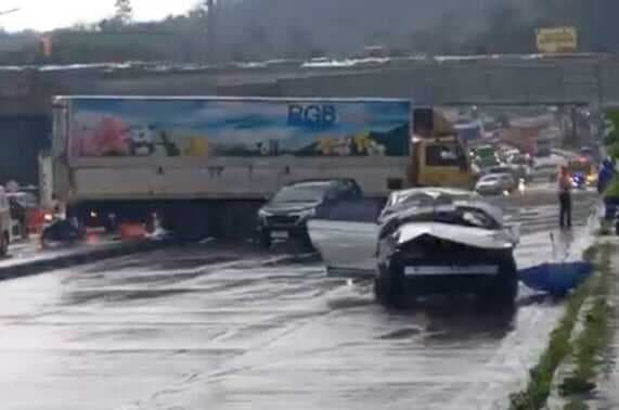 Kronologi Truk Tronton Tabrak 4 Mobil di Exit Tol Bawen, Lalin Macet Parah