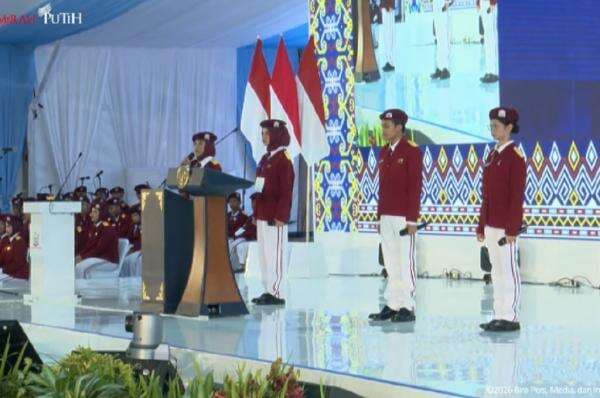 Prabowo Terpukau Lihat Siswa Sekolah Rakyat Bisa Pidato 4 Bahasa, Arab hingga Mandarin Prabowo Terpukau Lihat Siswa Sekolah Rakyat Bisa Pidato 4 Bahasa, Arab hingga Mandarin