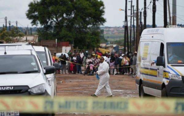 Kelompok Kriminal Bersenjata Tembaki Kedai Minuman, 10 Orang Tewas