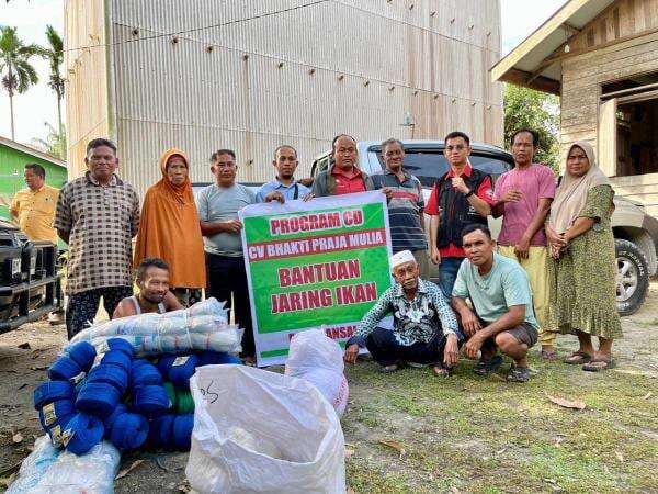 Tingkatkan Hasil Tangkapan, CV Bhakti Praja Mulia Salurkan Bantuan Jaring Ikan