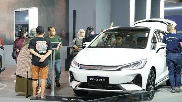 Sukses Besar! PEVS 2025 Raup Transaksi Rp900 Miliar dan Catat Kenaikan Pengunjung