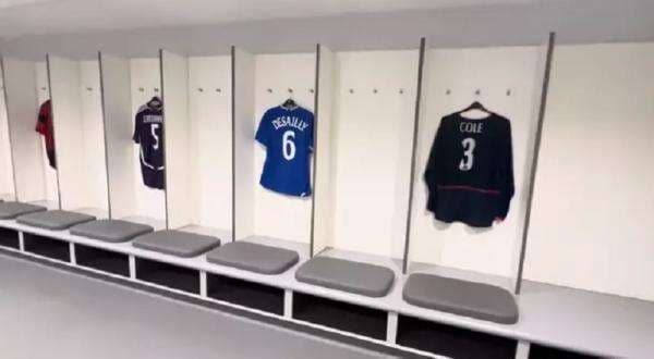 Liverpool Pajang Jersey Legenda Real Madrid di Anfield, Siapa Saja? Liverpool Pajang Jersey Legenda Real Madrid di Anfield, Siapa Saja?