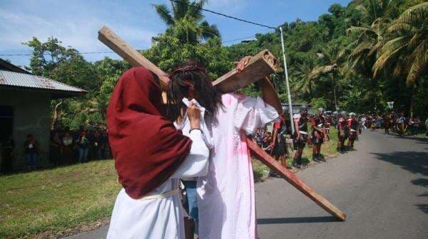 Jalan Salib Tematis Cinta Lingkungan, OMK Tolak Geothermal di Flores