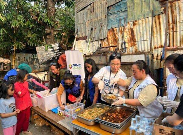 Dapat Makanan Bergizi dari MNC Peduli dan Park Hyatt Jakarta, Warga Duri Kepa Mengaku Sangat Terbantu
