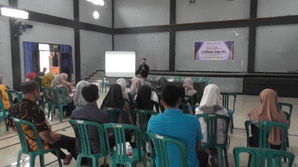 Warga Desa Harus Melem Literasi Digital 